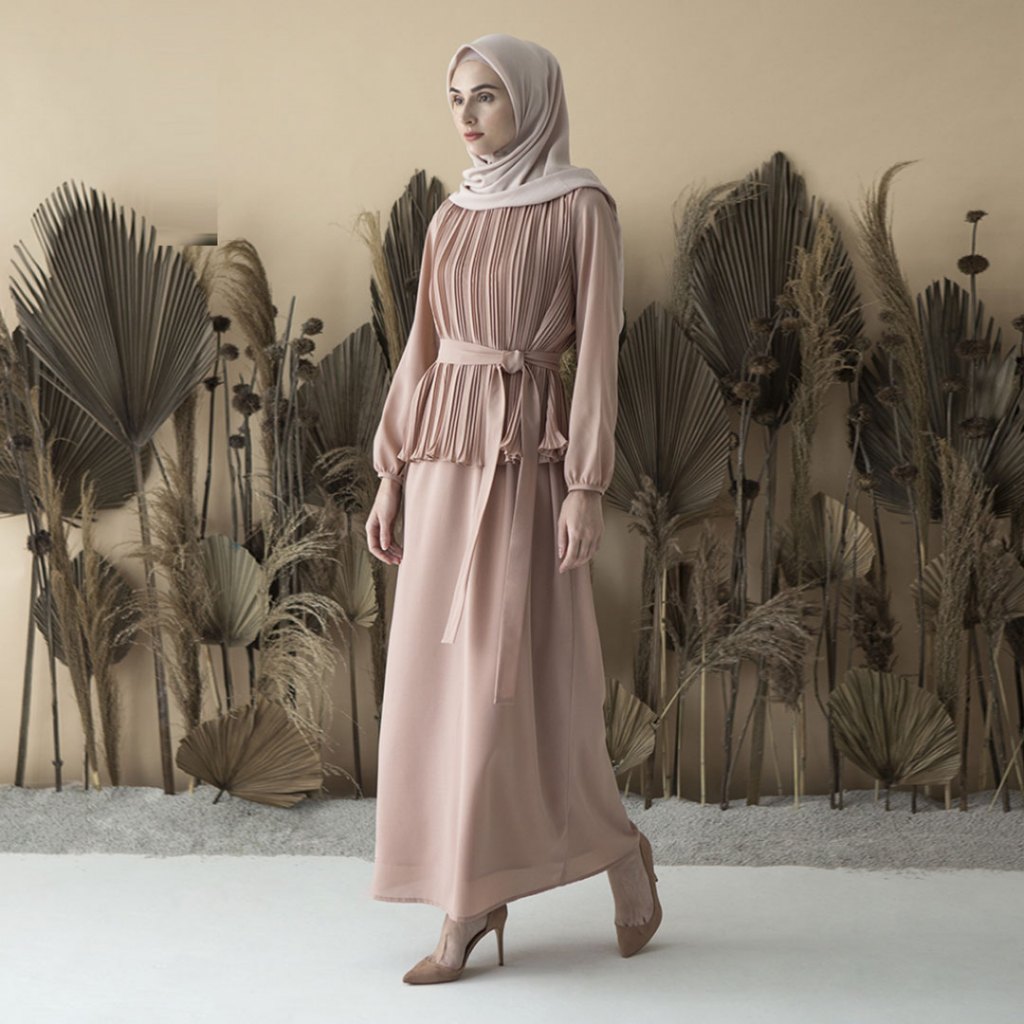 Mayang Dress by Aqa Label - เดรสอัดพลีทสุดเก๋ สีเทา กรม mauve