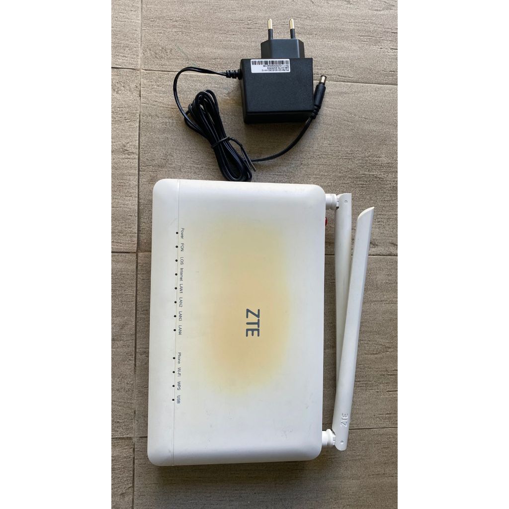 ZTE ZXHN F670L 5G เราเตอร์เปิดแบนด์คู่ - สีฟ้า