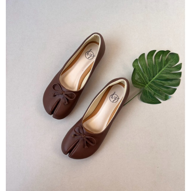 Hy_shoes รองเท้า Kyomi Brown Tabi