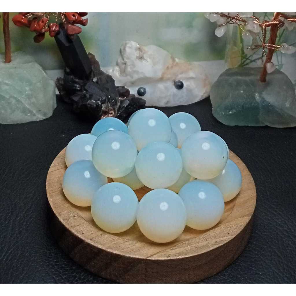 Natural Opalite Sphere 20 mm (ราคาต่อชิ้น)