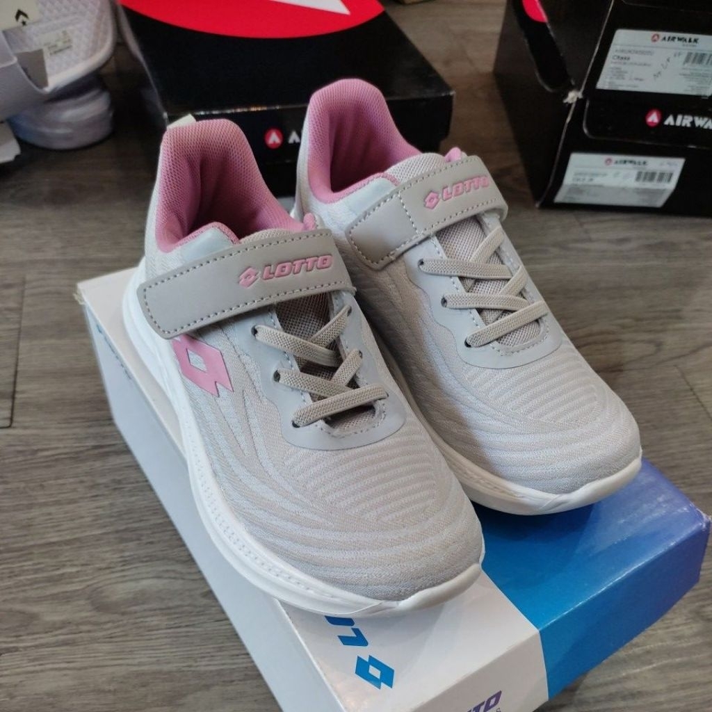 รองเท้า Lotto Dixie JR