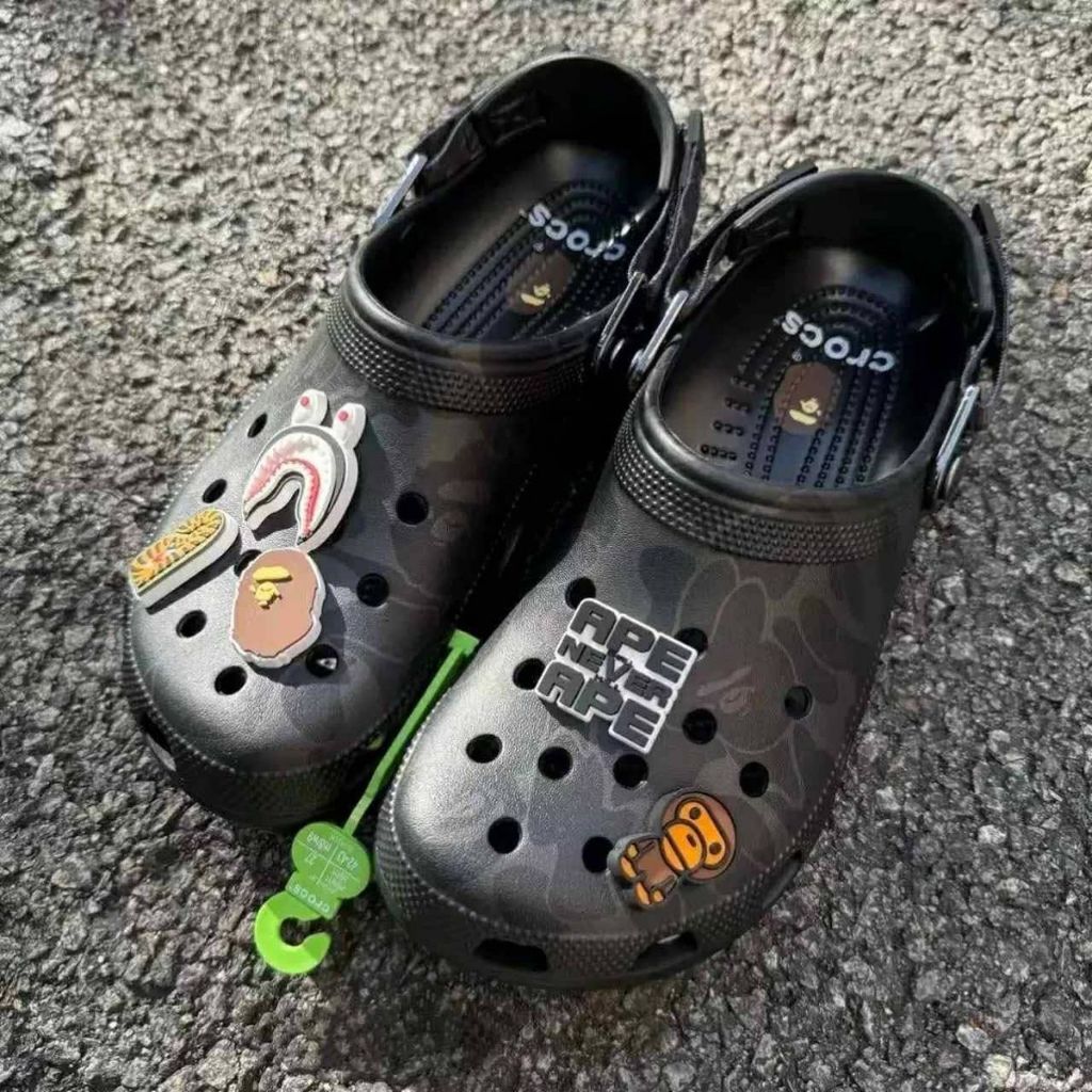 รองเท้าแตะ Crocs X Bape Black, รองเท้าแตะ Crocs ล่าสุด, รองเท้าแตะผู้ชาย Monkey Motif