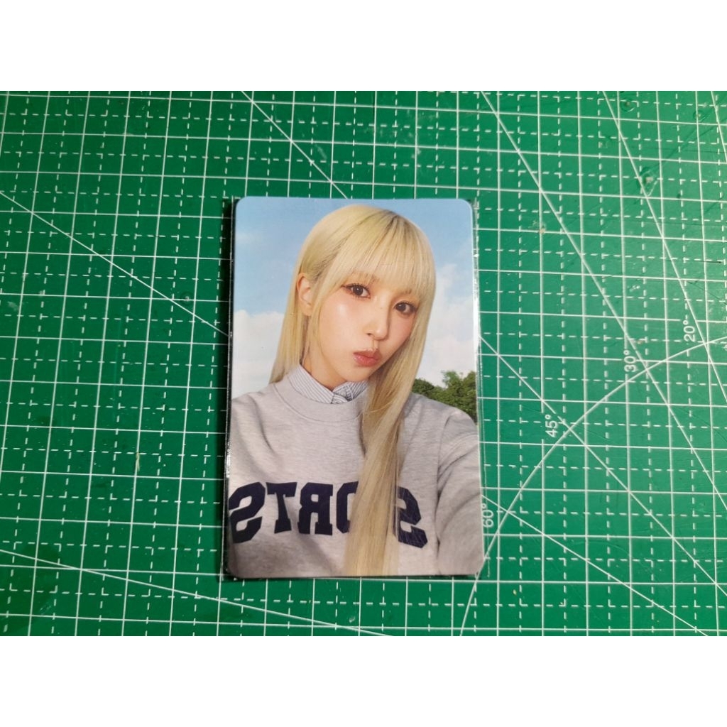 การ์ดรูปถ่ายอย่างเป็นทางการของ Mina Nabati x Twice