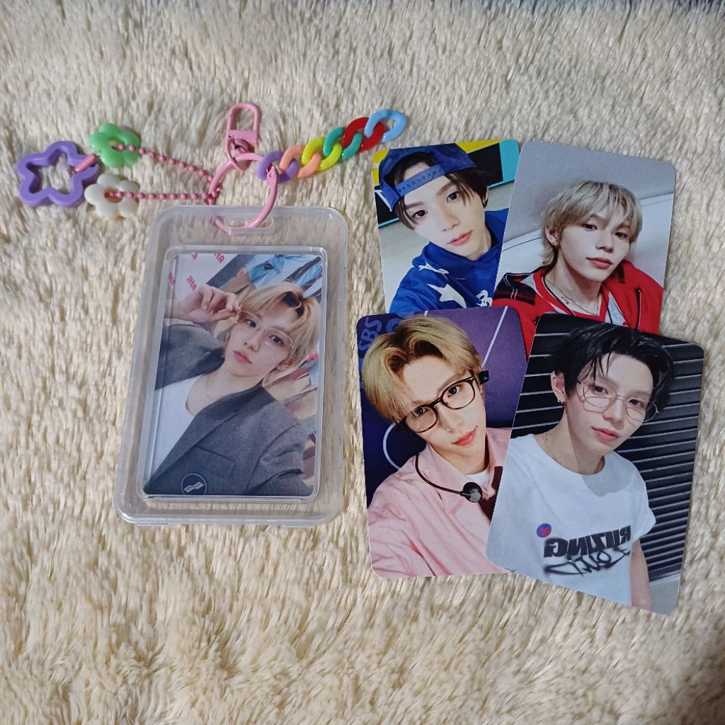 GANTUNGAN Riize ไม้แขวนเสื้อ + โฟโต้การ์ด 5 ใบ