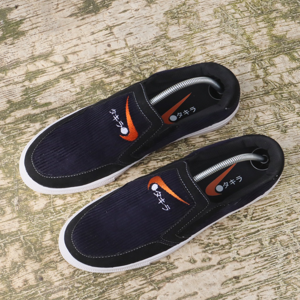 Slip-on & mule Slopop Shoes - รองเท้าผ้าใบ Casual Slop Shoes สําหรับผู้ชายและผู้หญิง ยี่ห้อ TAKIRA ส