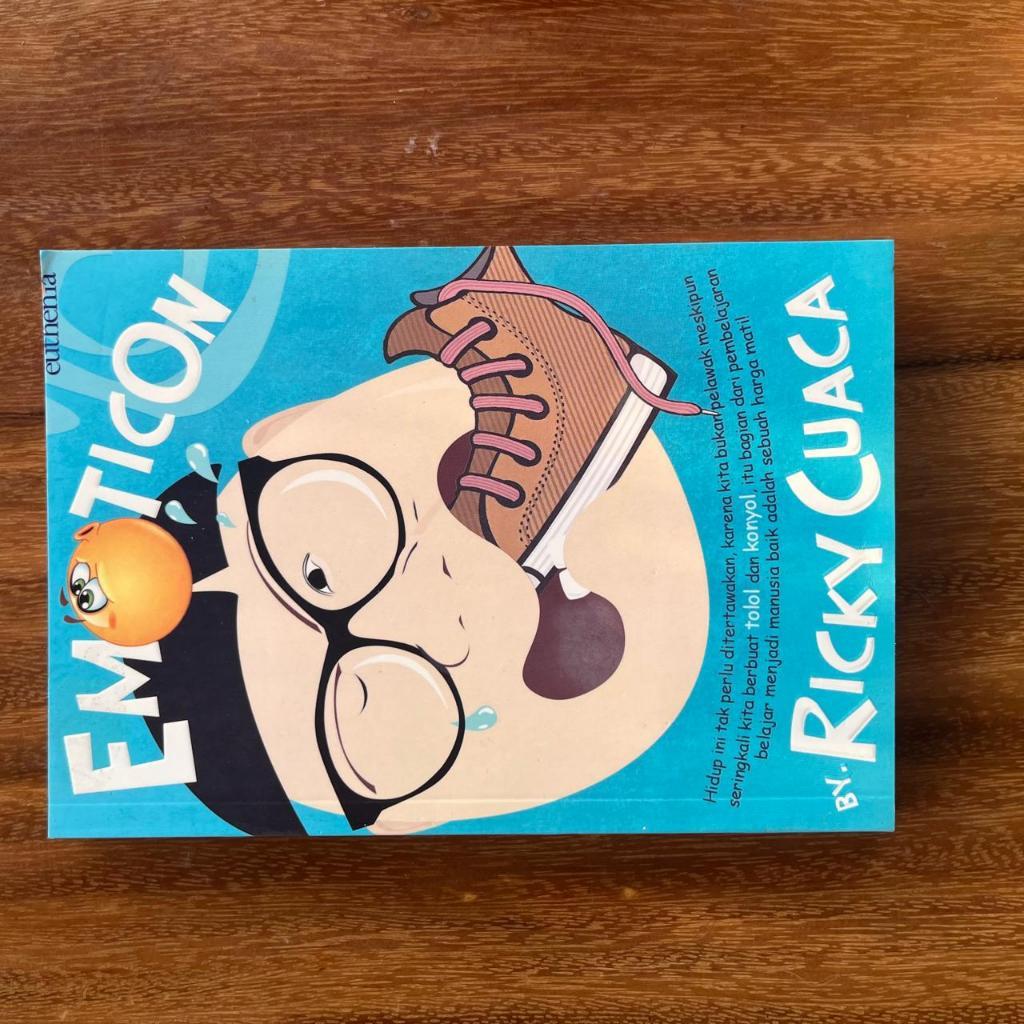 หนังสือ EMOTICON NOVEL