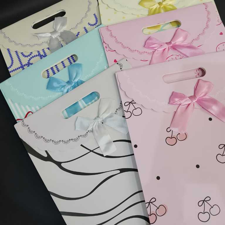 FG XL GIFT PAPERBAG 24x10.5x32 CONTENTS 12 ชิ้น MIX
