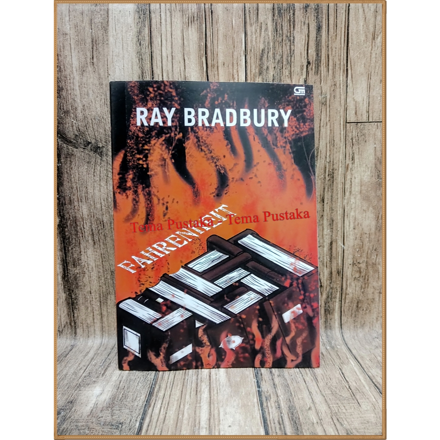 Fahrenheit 451 โดย Ray Bradbury