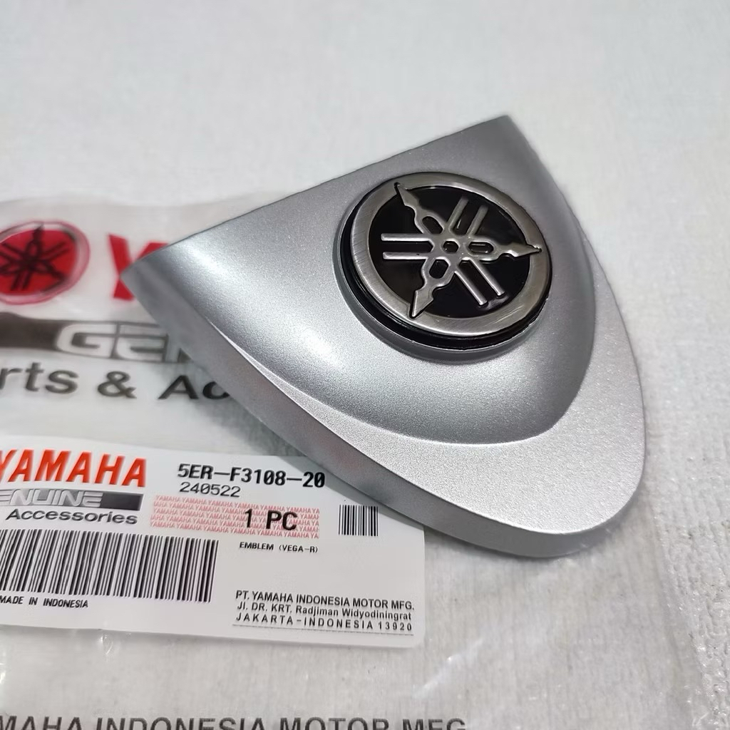 F1ZR VEGA R OLD ORIGINAL YAMAHA EMBLEM LOGO 5ER-F3108-20
