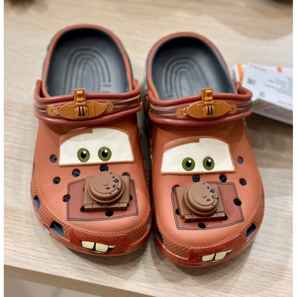 CROCS Disney Pixar Mater Cars Clog Kids Sandals - รองเท้าแตะ Maters Cars 95 ใหม่ล่าสุด