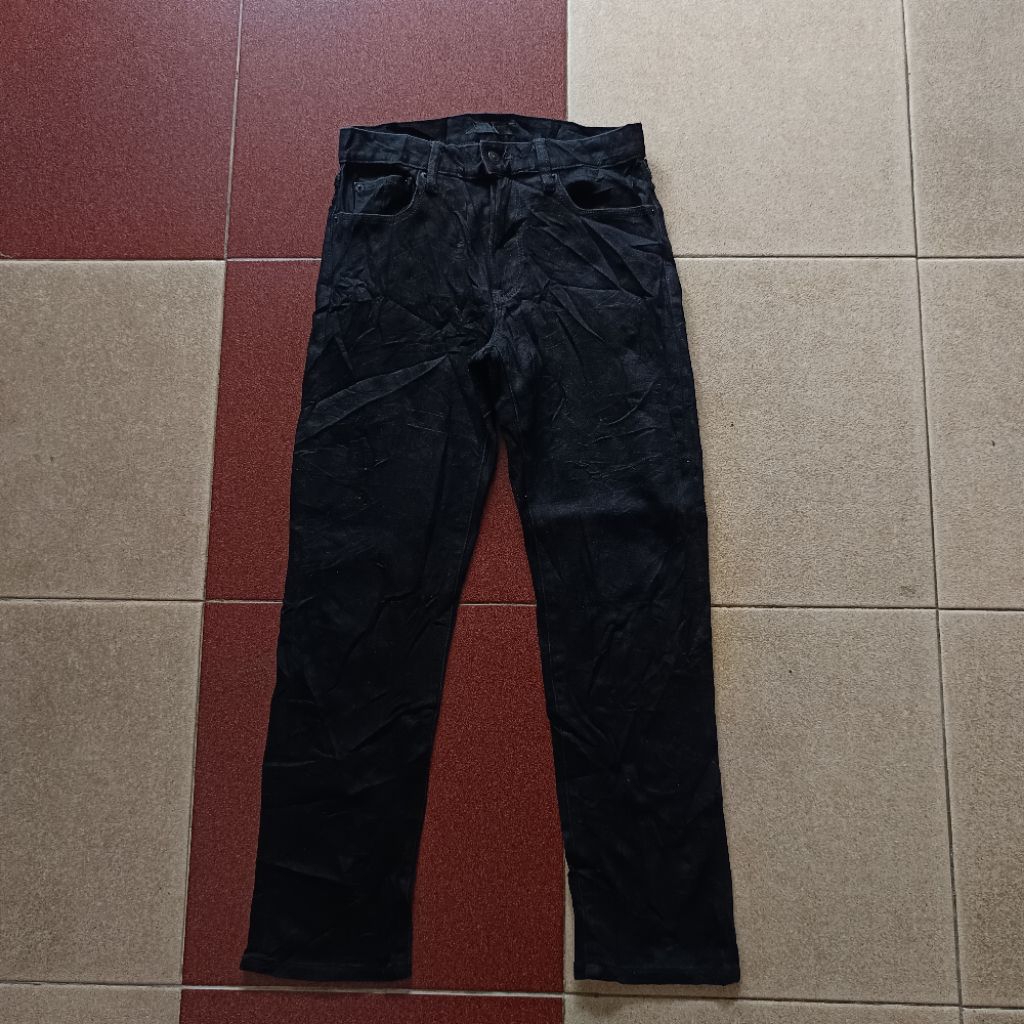 Uniqlo heattech slim กางเกงยีนส์กลางสีดํา