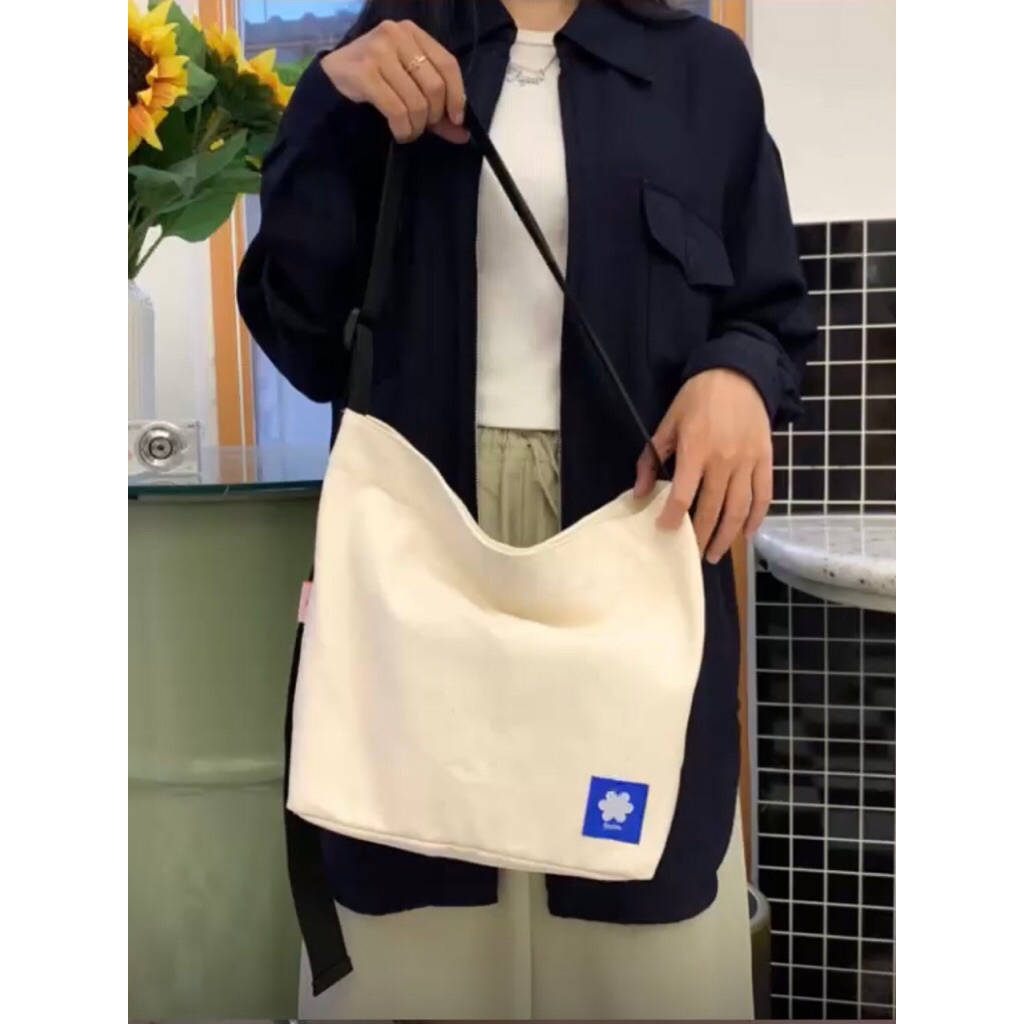 FINNE Bolo - กระเป๋าสะพาย - ผ้าใบสีขาว | กระเป๋าโท้ต | กระเป๋าสะพายข้าง | ซิป | ผู้ชาย | ผู้หญิง ผู้