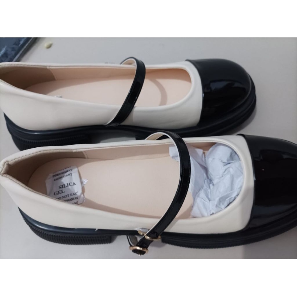 ขายรองเท้า Paris Zoey ยังใหม่ ไม่ใช้งาน