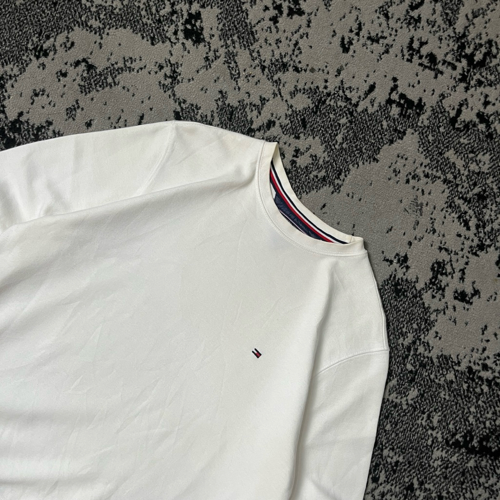 คอกลม T0MMY H1LF193R