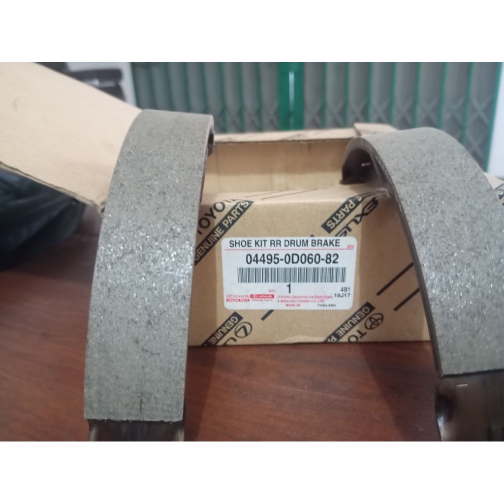 ผ้าเบรกด้านหลัง YARIS LIMO VIOS ชุดรองเท้า RR DRUM เบรค 04495-0D060-82 OEM