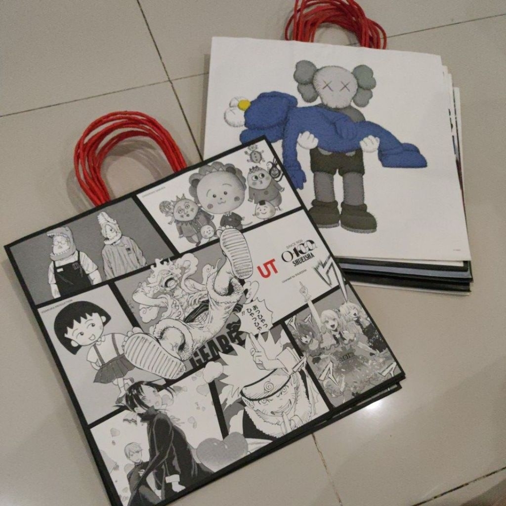 ถุงกระดาษ Uniqlo UT*