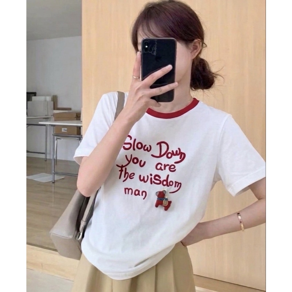 KATUN MERAH A21 CHOM A21SHOP - 3D RISED HORSE DOLL EMBROIDERRED COTTON เสื้อยืด TOP TWO TONE สีแดงสี