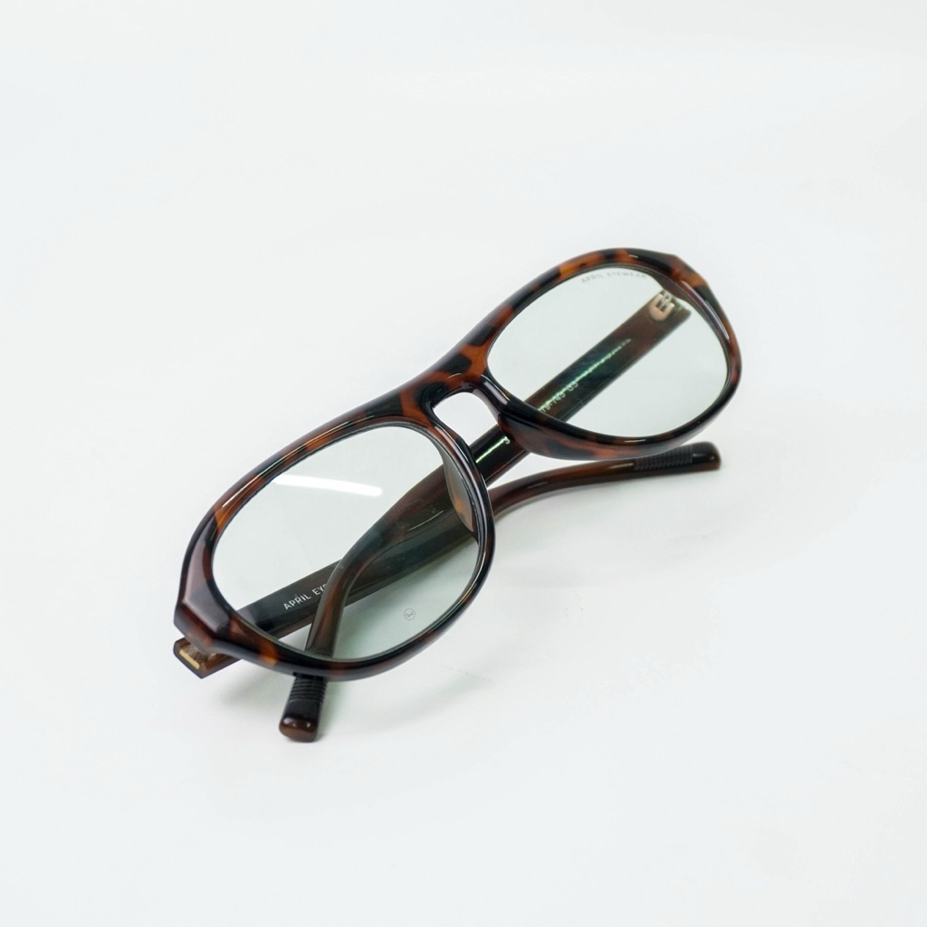 แว่นกันแดดแว่นตาเมษายน Alden Oval Acetate
