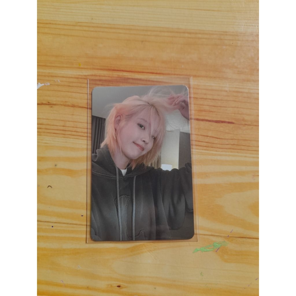 IU Official Photocard - เสื้อฮู้ด PC HER