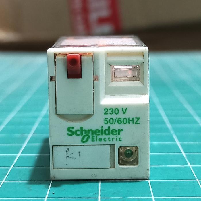 SCHNEIDER RXM4AB2P7 230Vac 14 พินรีเลย์