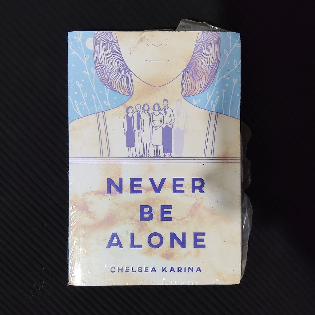 หนังสือต้นฉบับ • Never Be Alone - Never Be Alone / CHELSEA KARINA