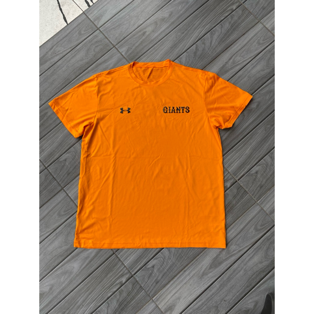 UNDER ARMOUR เสื้อเจอร์ซีย์ใต้armour x mlb ยักษ์
