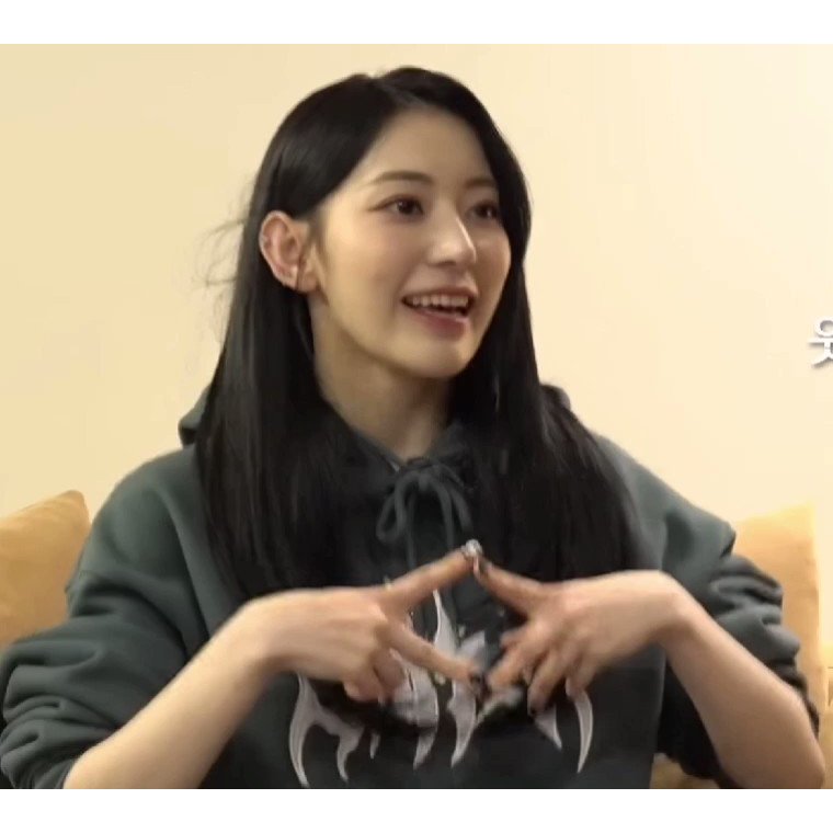 เสื้อฮู้ด Goter Sakura Eunchae Soobin