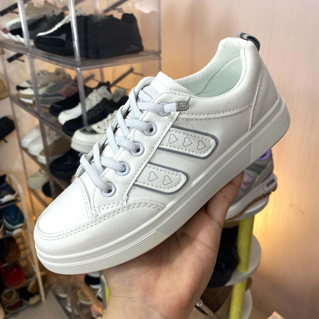 OCTAVIA รองเท้าผ้าใบสีขาว HeartWalk Shoes OC-0A62