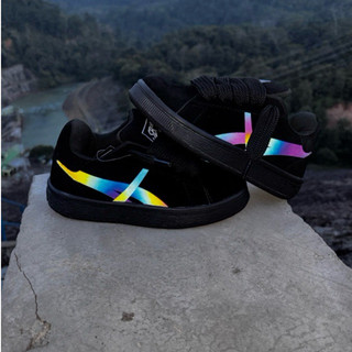 Sepatu tali Busa Lidah Gemuk Gendut SB MARRABBUKA warna full hitam black reflektor nyala menyala terkena cahaya lampu flash