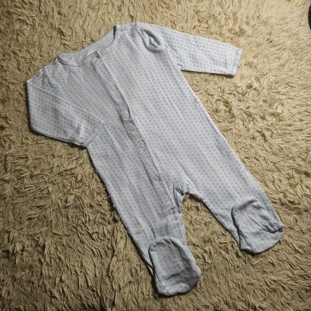 Preloved sleepsuit baby carters 6-9 Month Ld 52 Pj 60