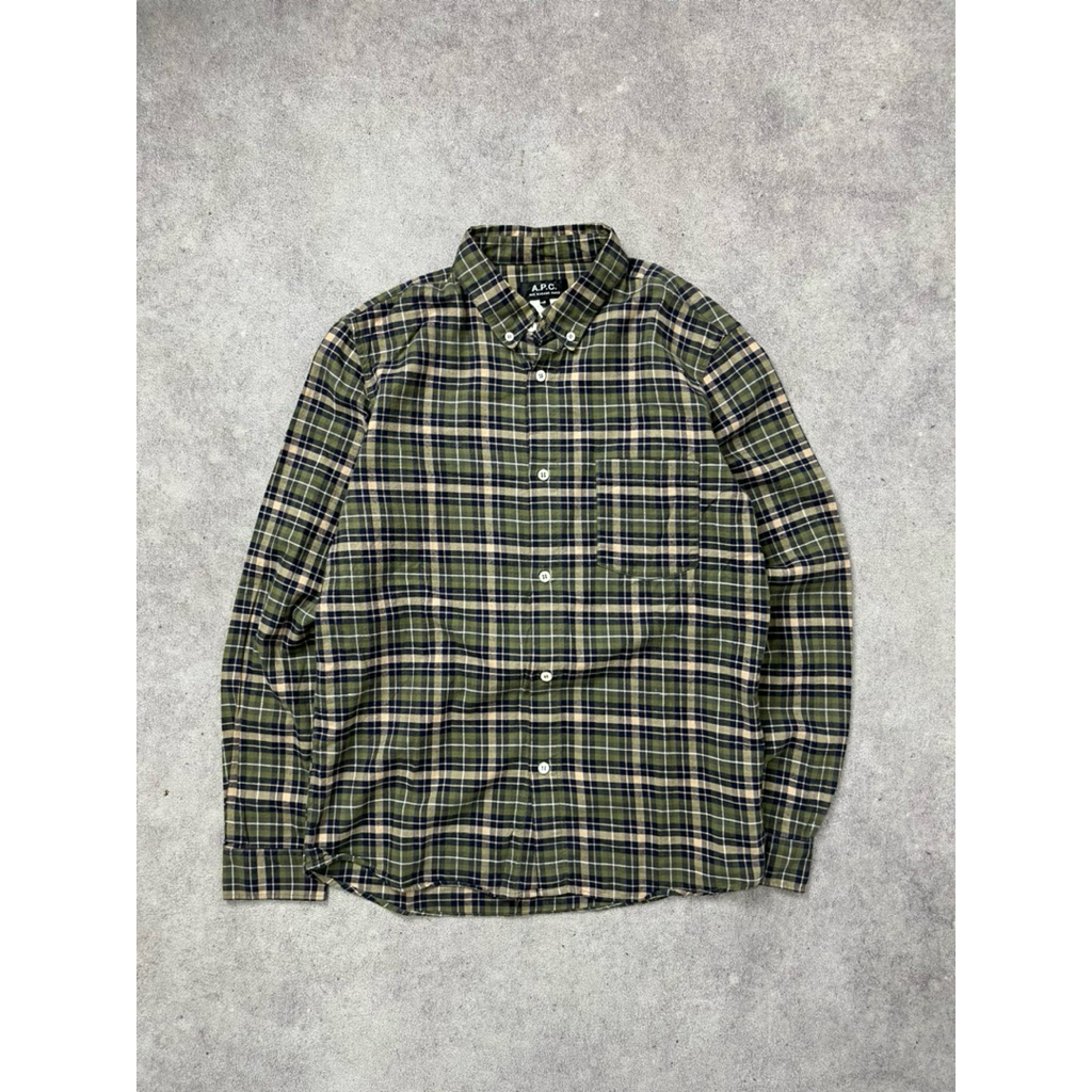 APC เสื้อเชิ้ตผ้าสักหลาดติดกระดุม