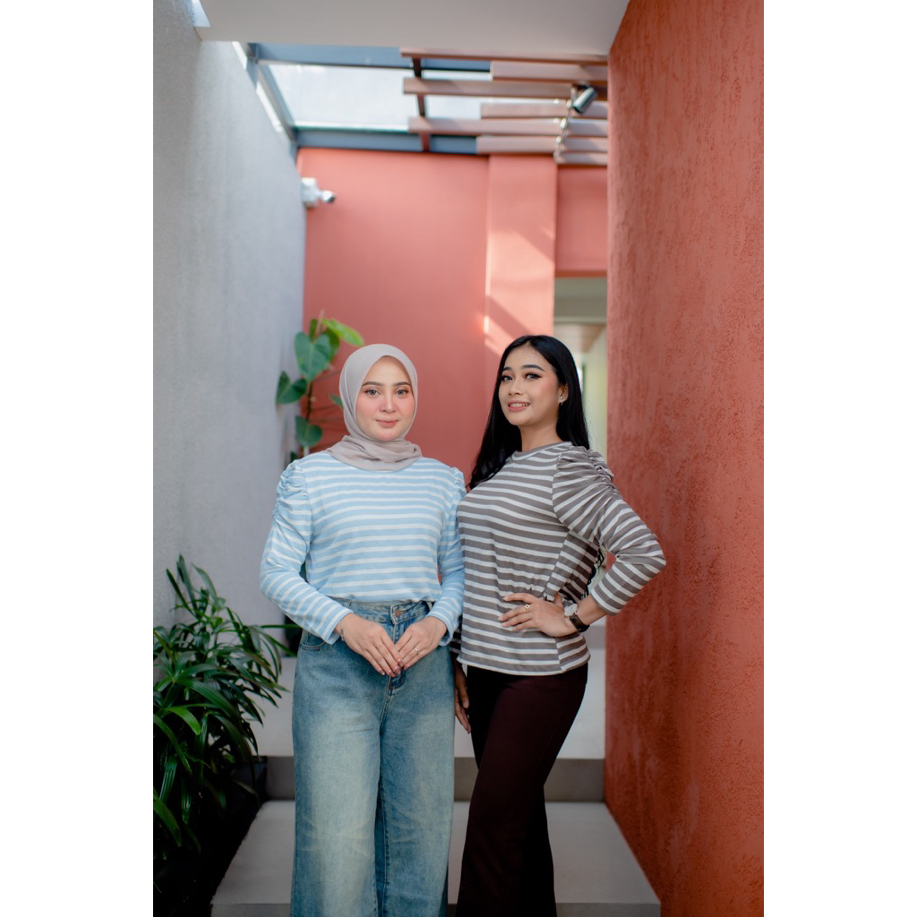 เสื้อยืด AMIRA STRIP