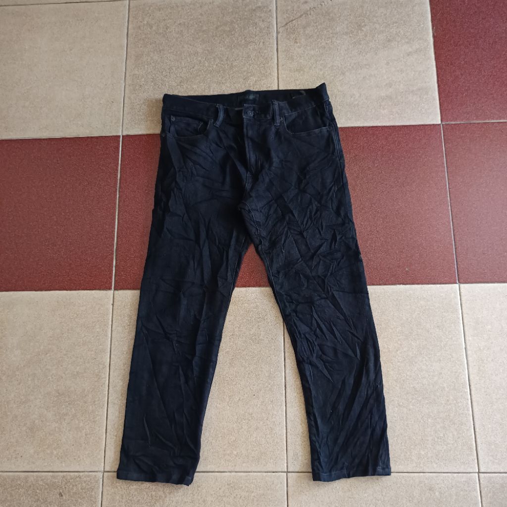 กางเกงยีนส์สีดํา Uniqlo heattech Slim 02