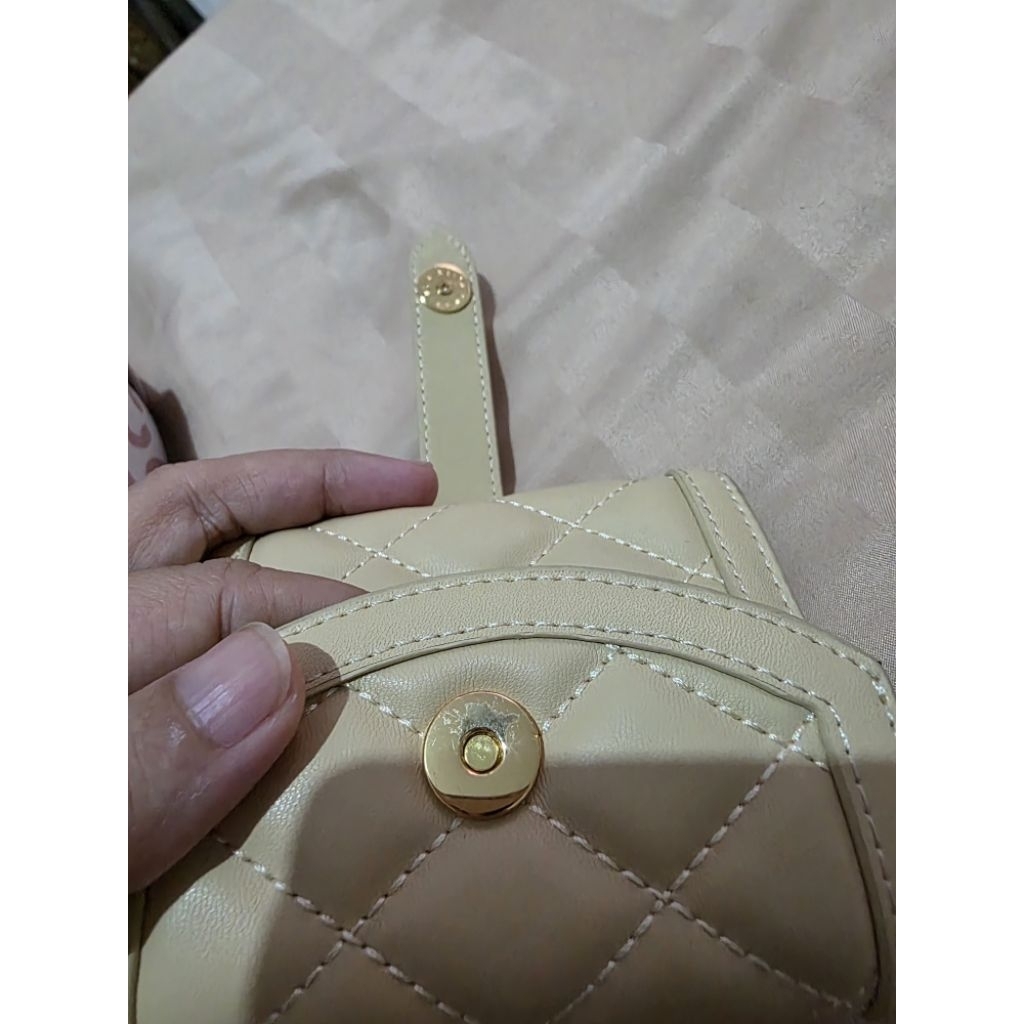 กระเป๋าสตางค์ Charles and Keith Preloved