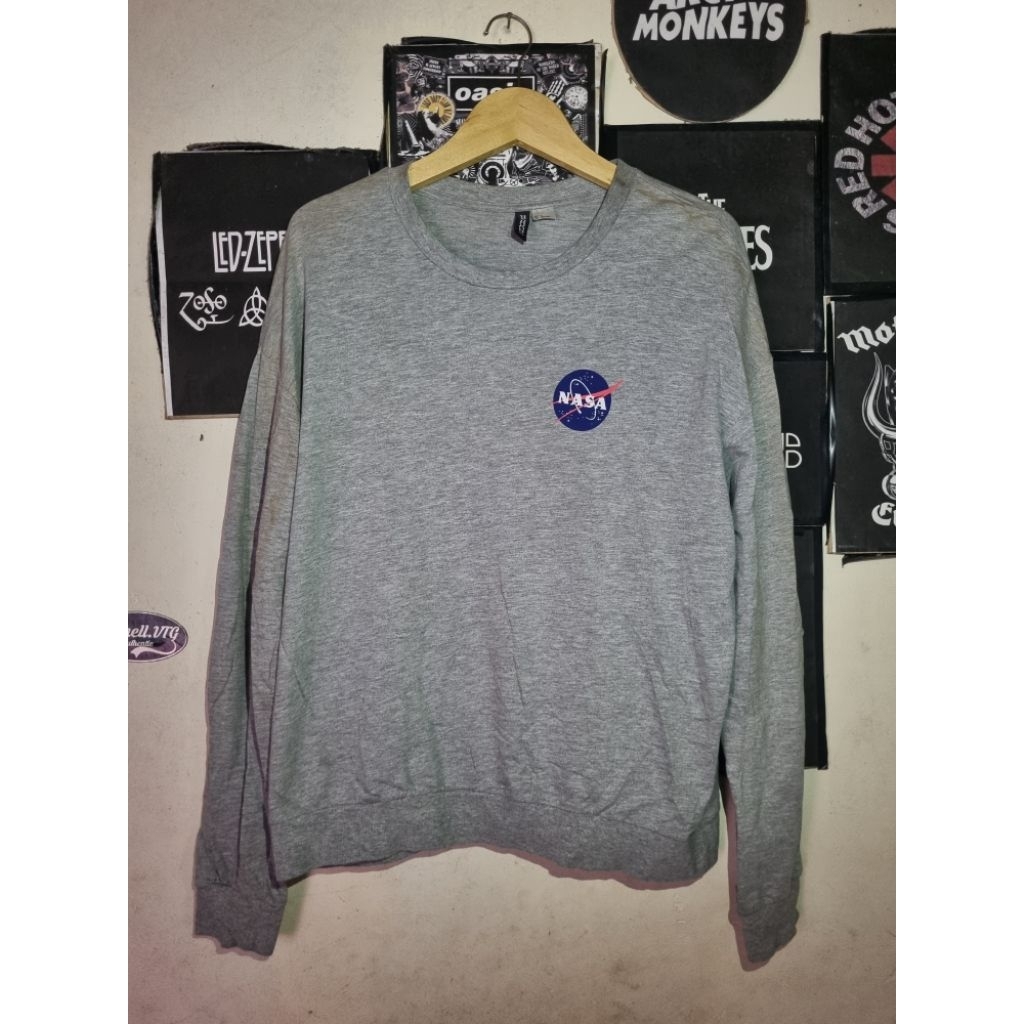 Crewneck H&M แบ่ง x Nasa ทรงกล่อง