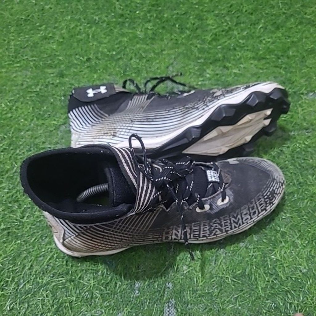 รองเท้าฟุตบอล Under armour ไซส์ 44