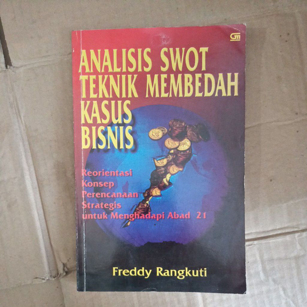 หนังสือบนเครื่องยนต์ SWOT ANALYSIS DIFFERENT BUSINESS CASES/Freddy Rangkuti