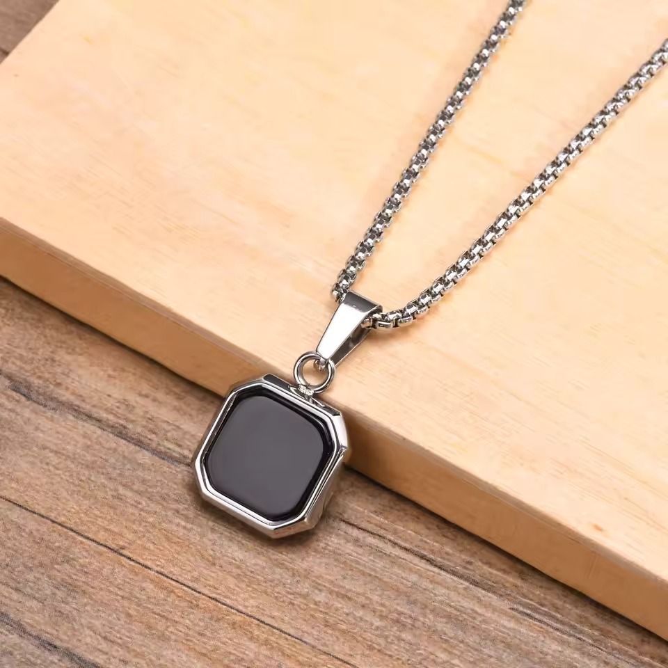 สร้อยคอ ROLLO MODEL TITANIUM WITH SILVER GOLD ENAMEL PENDANT สําหรับผู้ชายและผู้หญิง