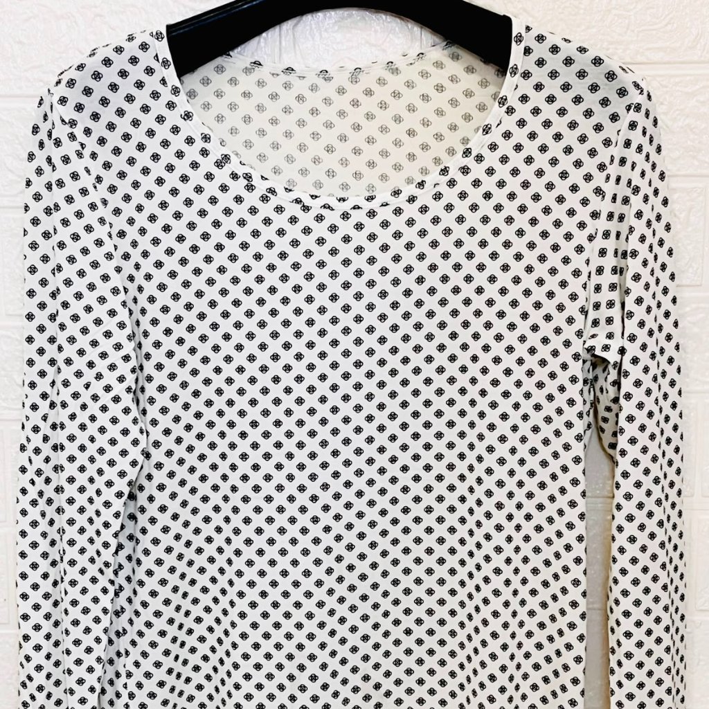 เสื้อท็อปผู้หญิง UNIQLO BRAND (HEATTECH)