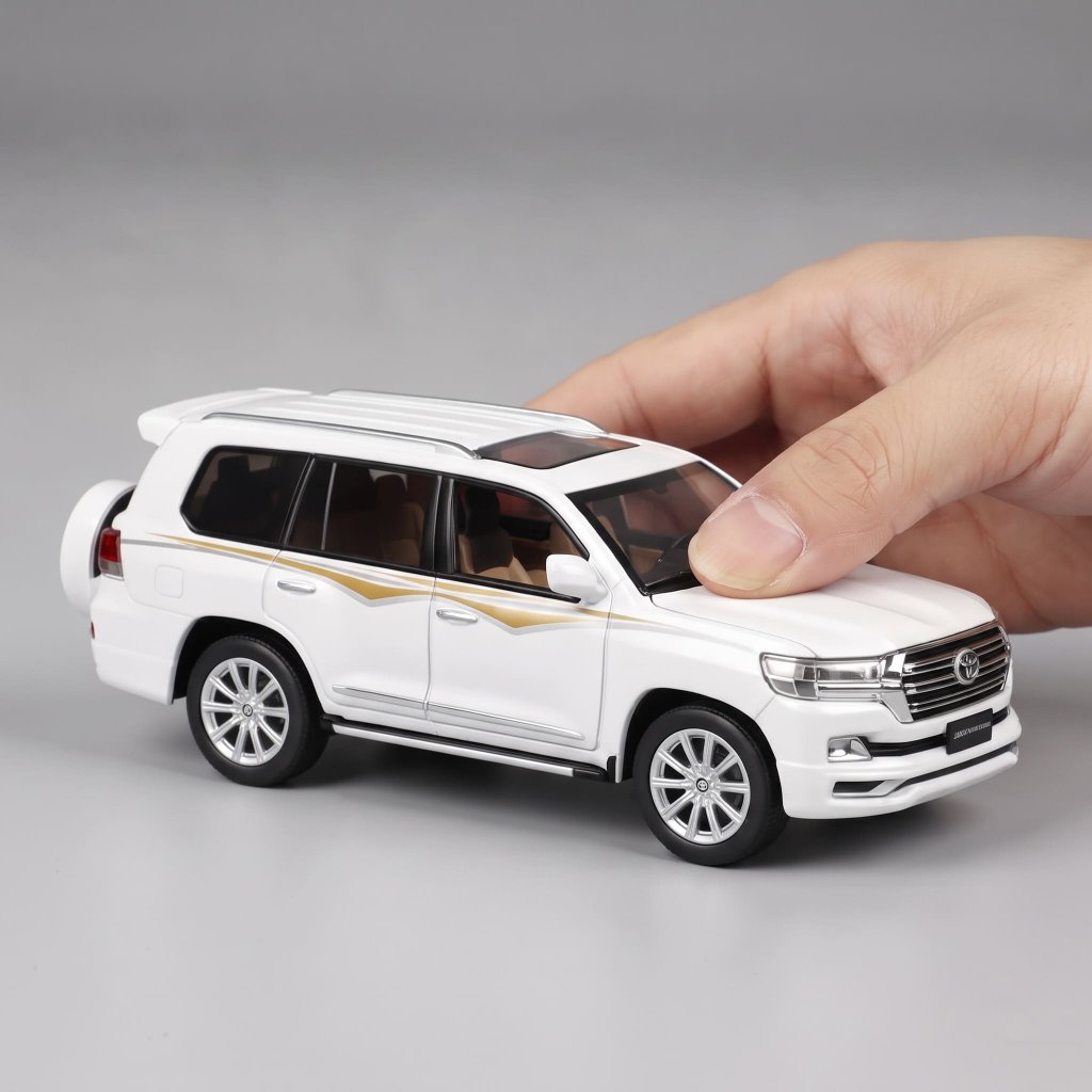 Diecast Toyota Land Cruiser LC200 Scale 1:64 JKM รุ่น SUV Premium Display Collection