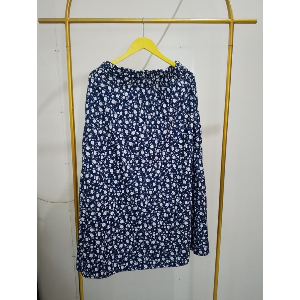 กระโปรง PLAIN PLEASE และดอกไม้ PATTERN