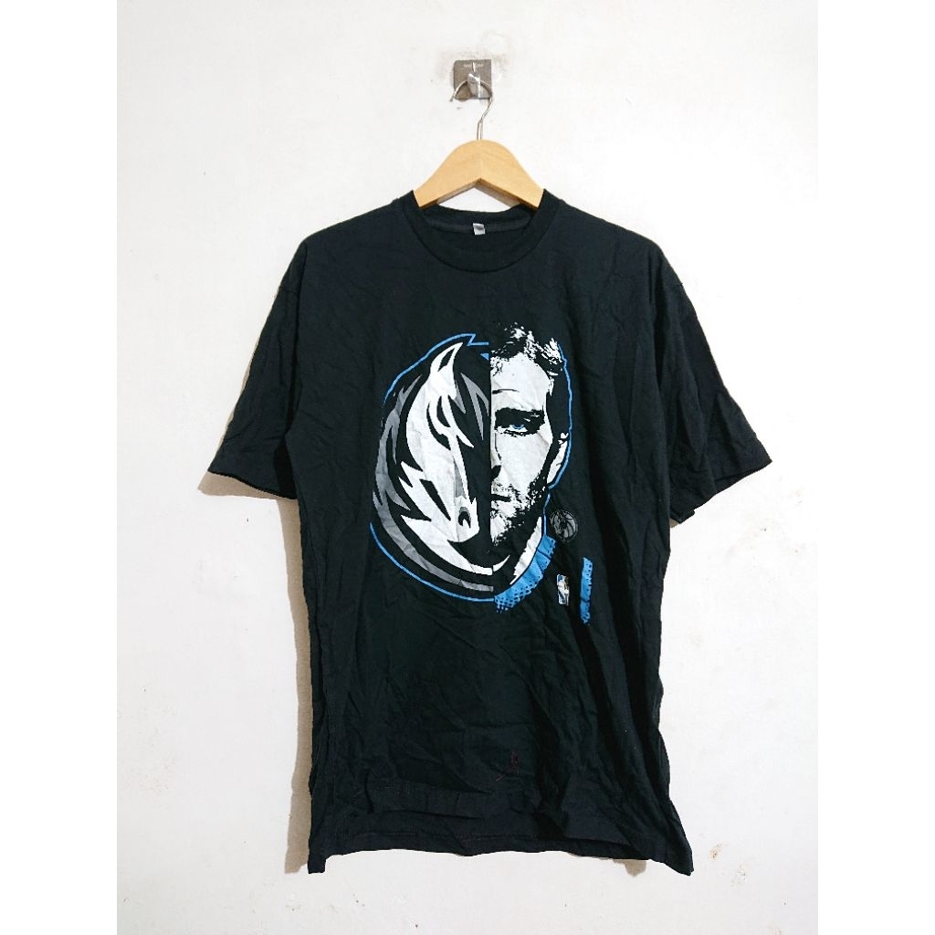 เสื้อยืด Majestic Dirk Nowitzki Dallas Mavericks GameFace