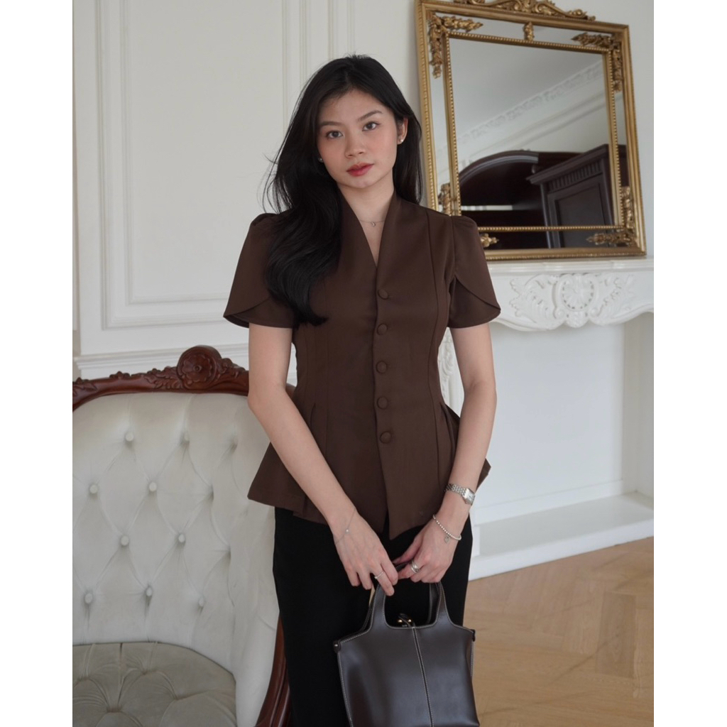 พร้อม EASE - เสื้อ Sadie | Peplum Tailored Top with Puff Tulip Sleeves | เสื้อท็อปทํางานแขนสั้นผู้หญิง | ชุดทํางานผู้หญิง | เสื้อผ้าผู้หญิง jo
