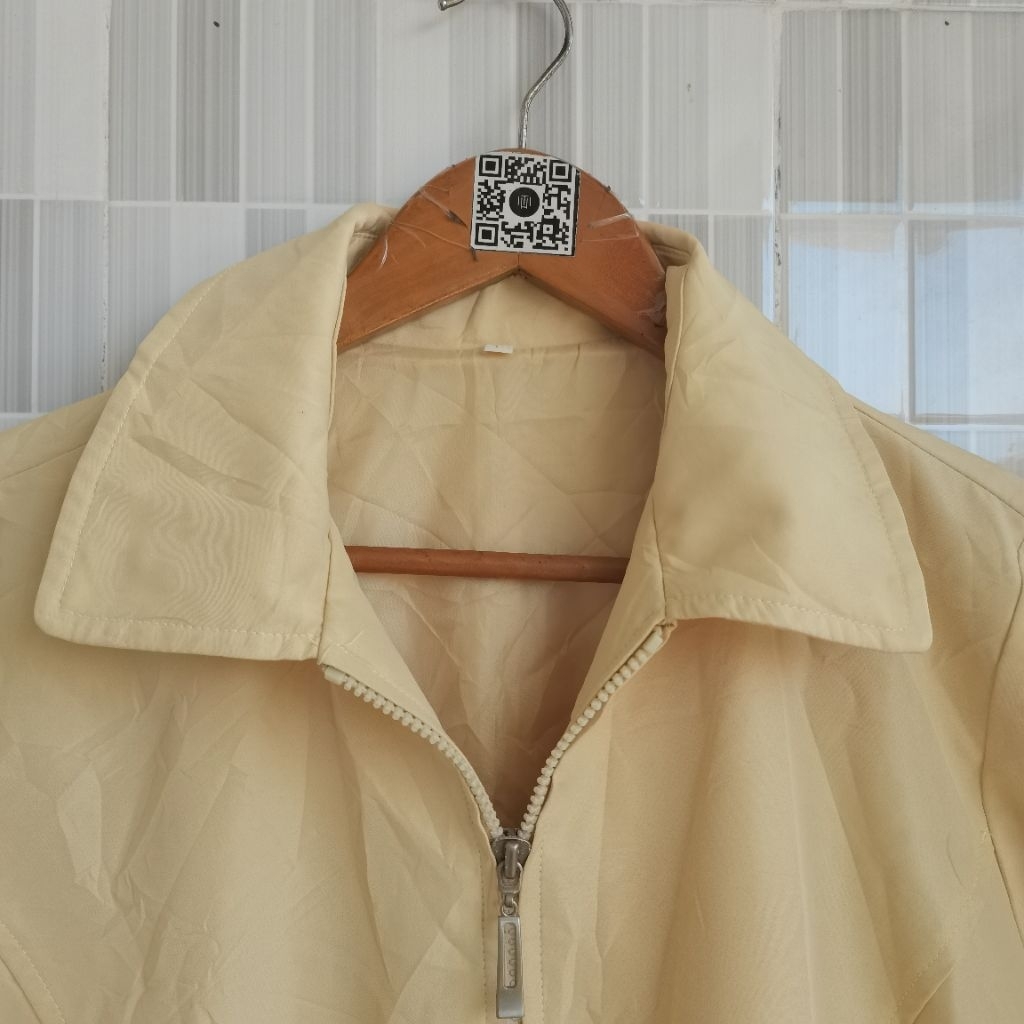 939. เสื้อแจ็คเก็ตทํางาน สีเหลือง ไซส์ L PRELOVED