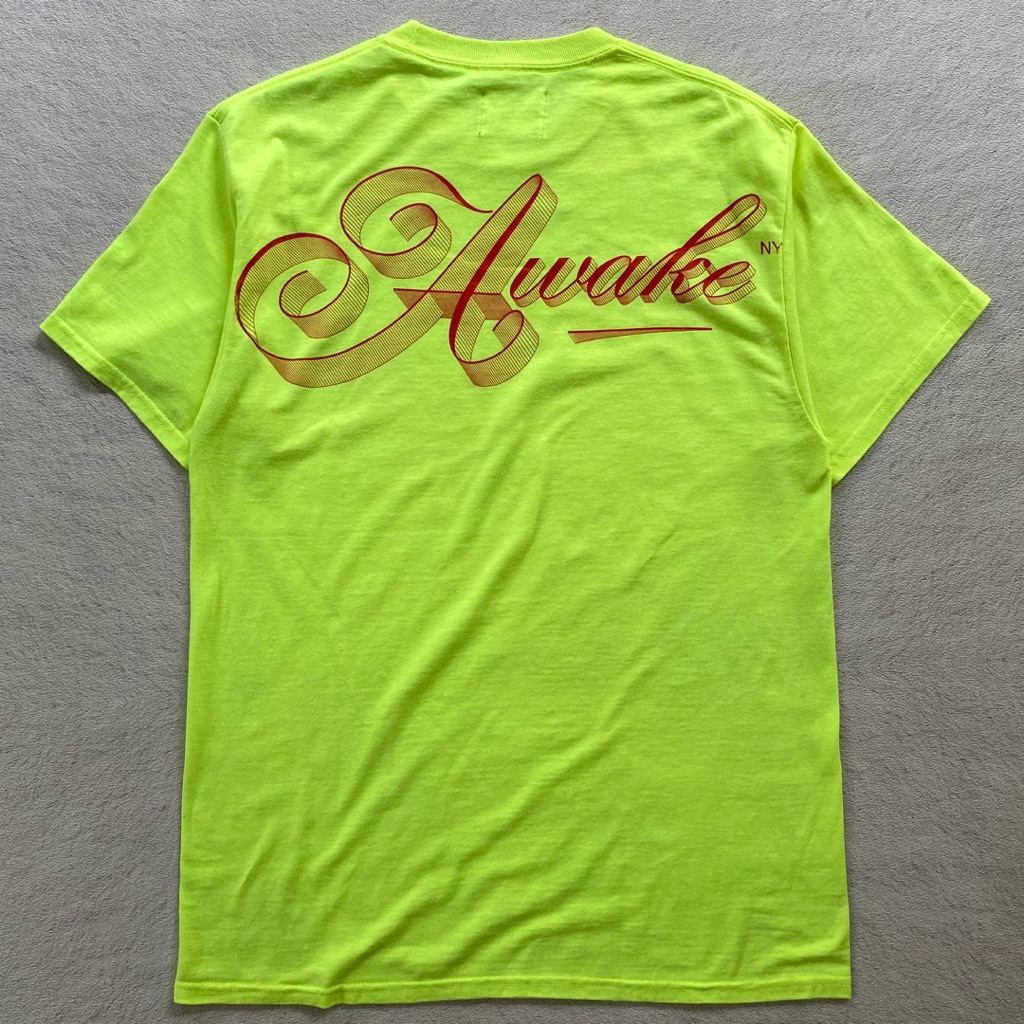 เสื้อยืดโลโก้ Awake NY Ribbon Script