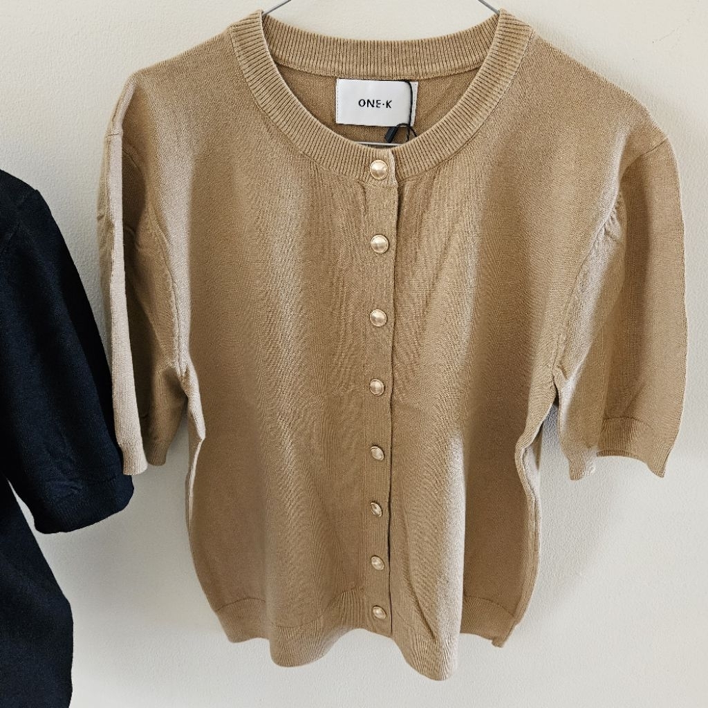 One-k Bangkok Knit กระดุมทองผู้หญิง Top