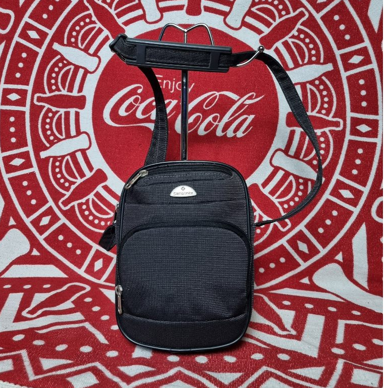 กระเป๋าสะพายข้าง Samsonite