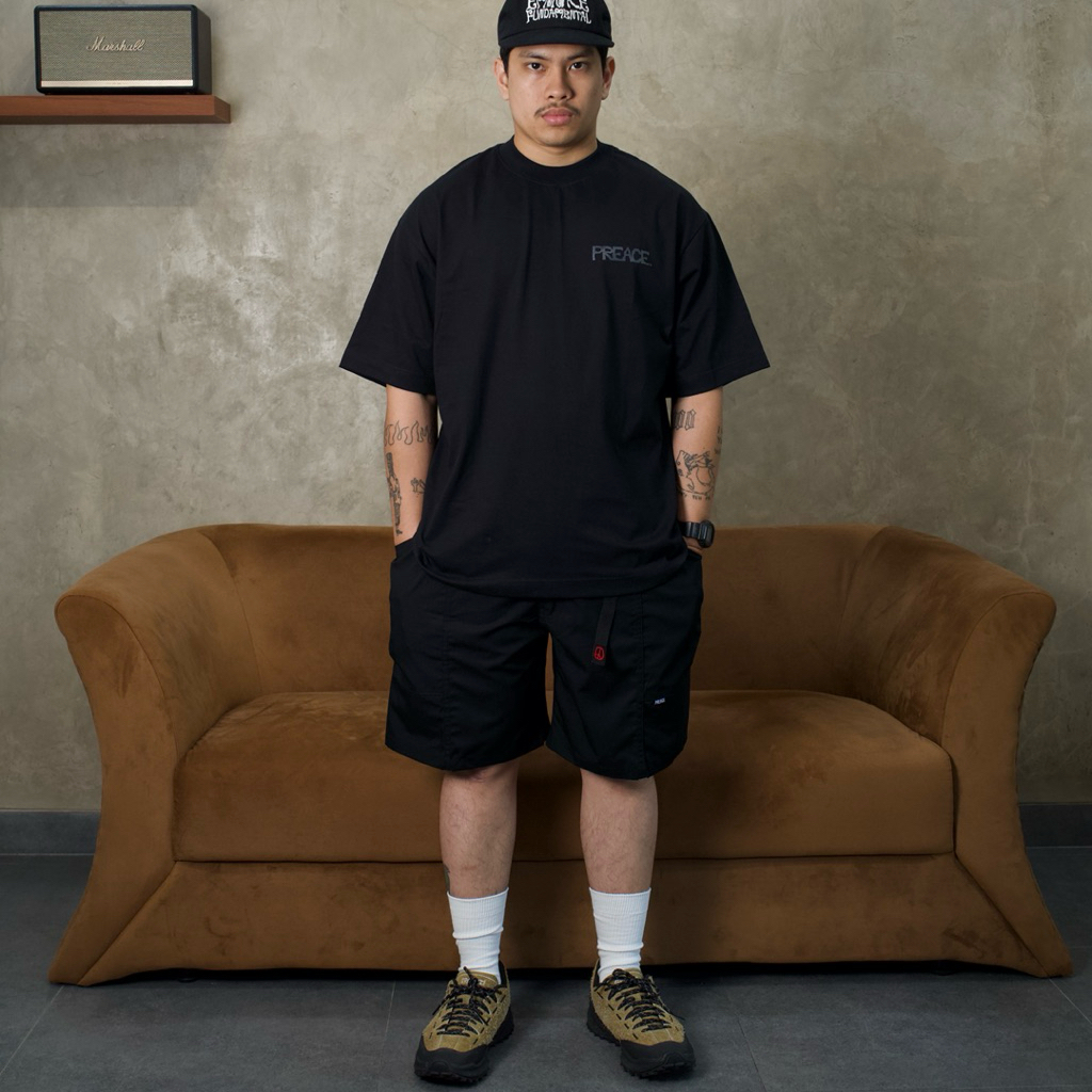เสื้อยืดโลโก้ Preace Twigs สีดํา