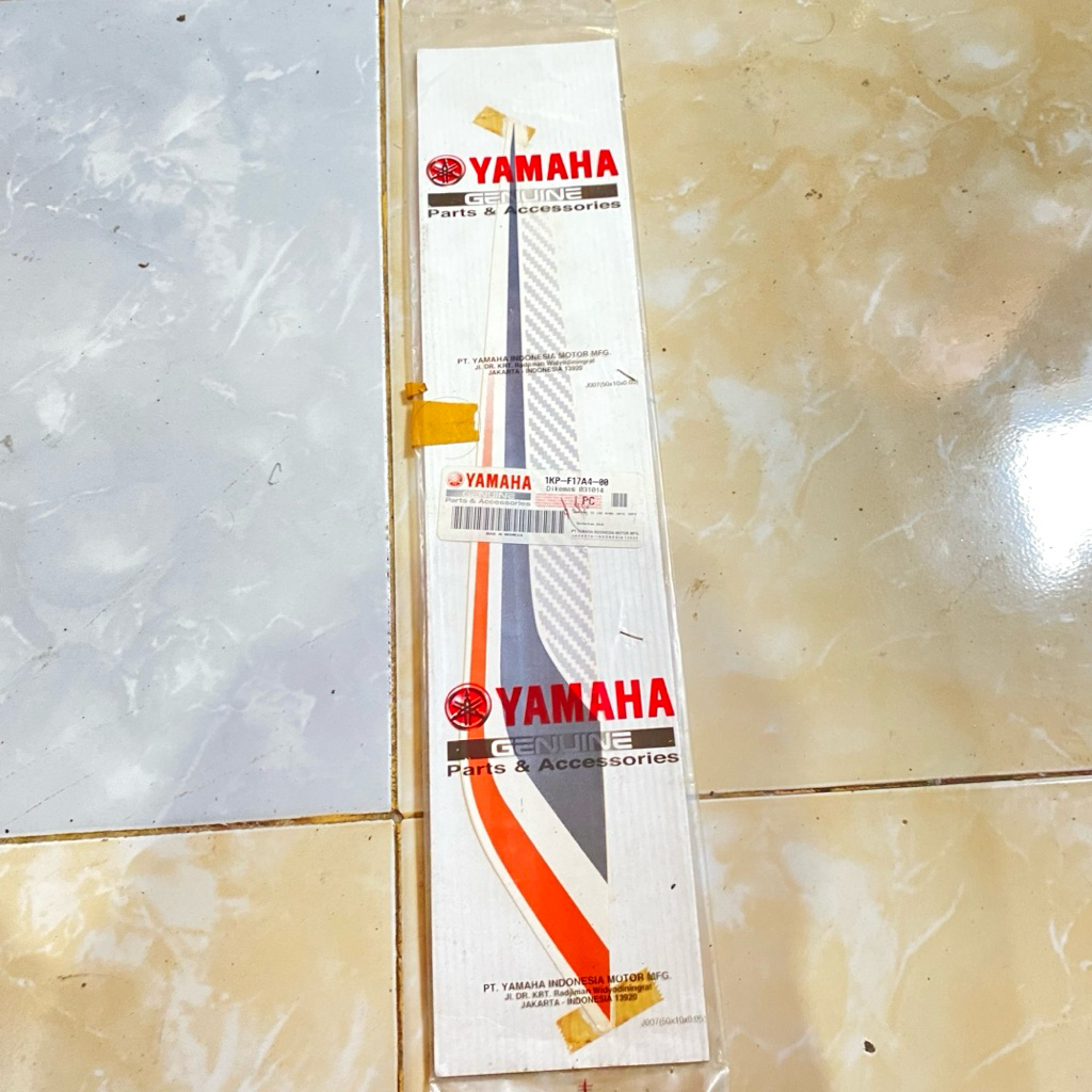 Yamaha Soul GT 2014 สีขาวเดิม YGP 1KP-F17A4-00 ด้านหลังขวาแถบสติกเกอร์