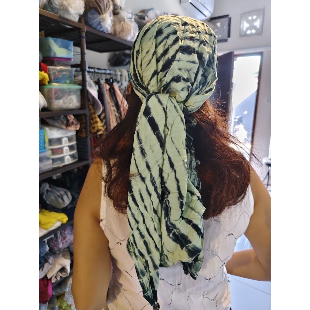 KATUN Balinese Scarf ผ้าพันคอคอผ้าฝ้าย Tie Dye Gesyal Ombre Navy